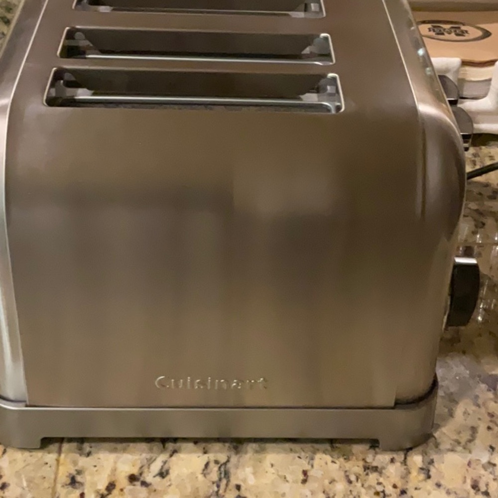 As new, mint condition, never used CUISINART 4 slice bagel/toaster. Stainless - Picture 9 of 10